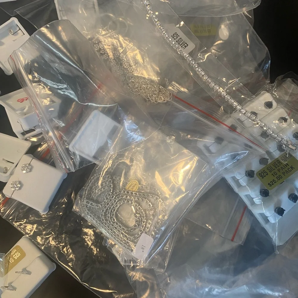 Massive lot of 100 pieces .925 silver with Zirconia, Moissanite, 10k gold - Picture 10 of 17